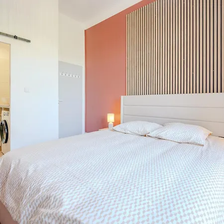 Appartement Modern And Bright 2-room In Center